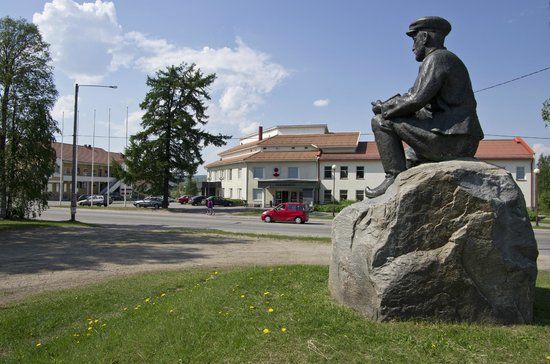 Vaino Kataja Statue